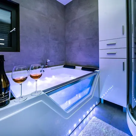 Prázdninový dům Hot Tub Jacuzzi Chillout *